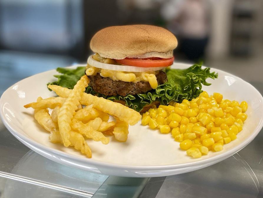  Hamburger, fries and mac and cheese