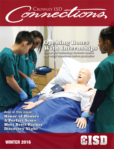 2016 Winter Issue - Students examining patient 